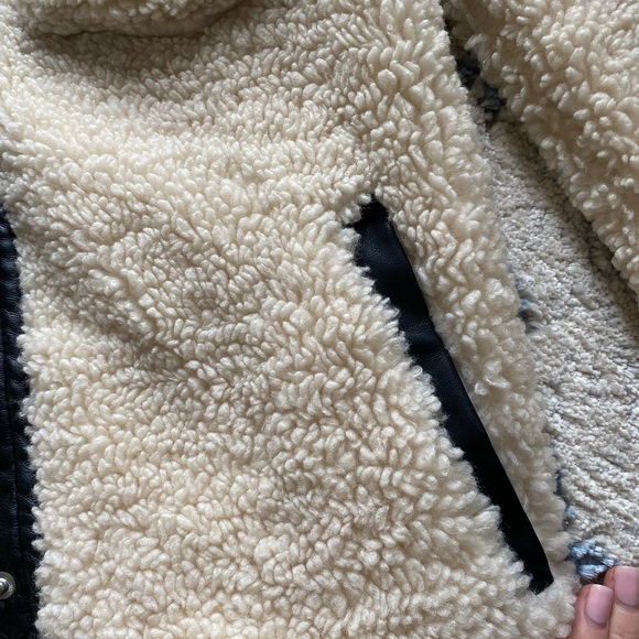 Blank NYC Sherpa jacket size XS with leather accents. - Picture 3 of 6